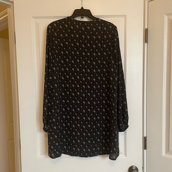 AVALEIGH Black and White Paisley Print Dress - Picture 12 of 12